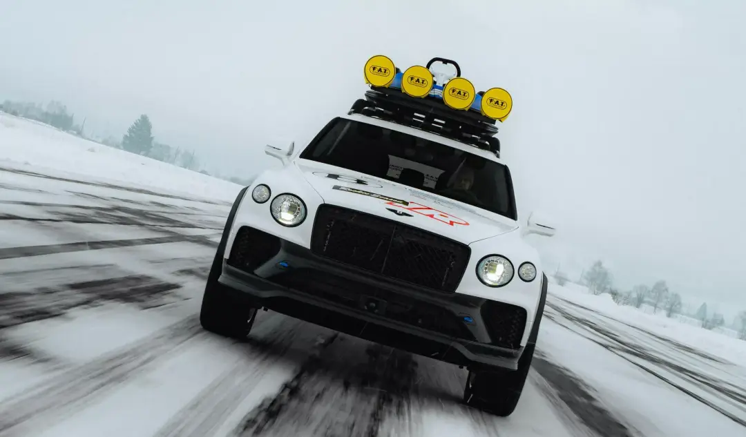 宾利也玩硬核越野？添越X概念车直接开上专业赛道！ -1