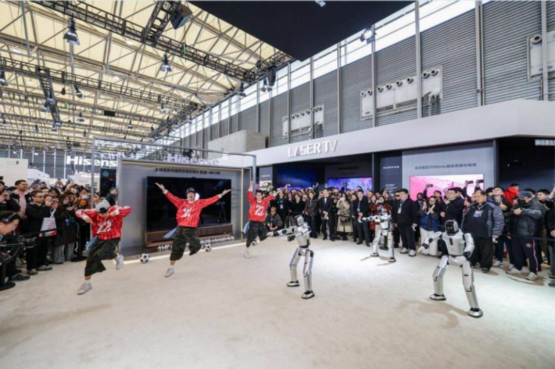 海信AWE 2026：RGB-Mini LED换代风暴来袭，百吋巨幕把影院搬进客厅 -1