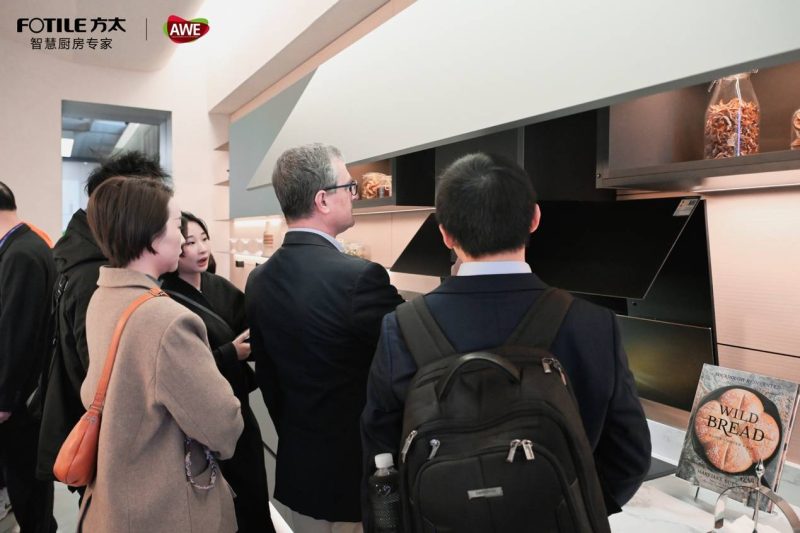 方太在AWE扔出王炸！全球首个机器人厨房亮相，这次要重新定义“智慧厨居”？ -1