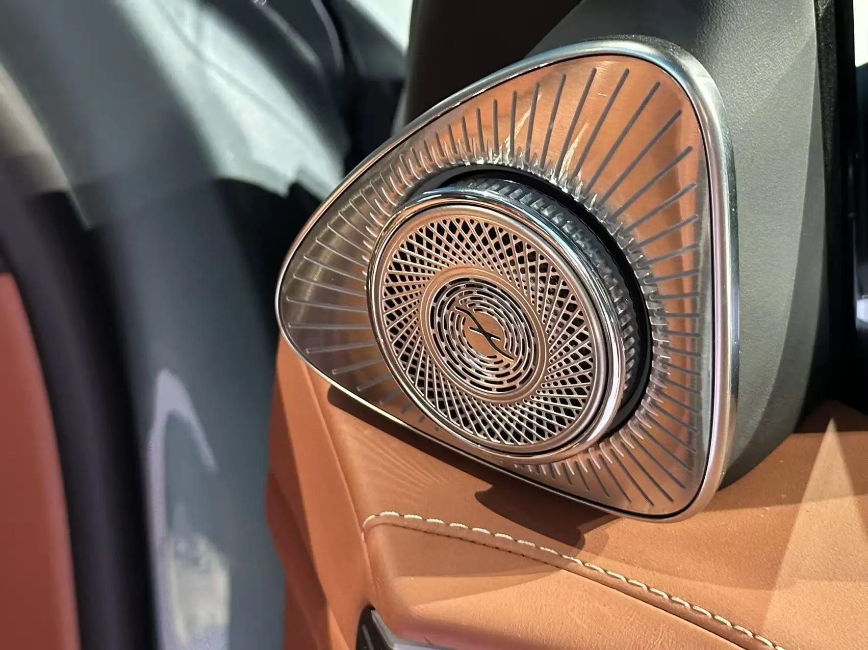 迈巴赫S级全球首秀！这才是真正的“壕”无人性 -1