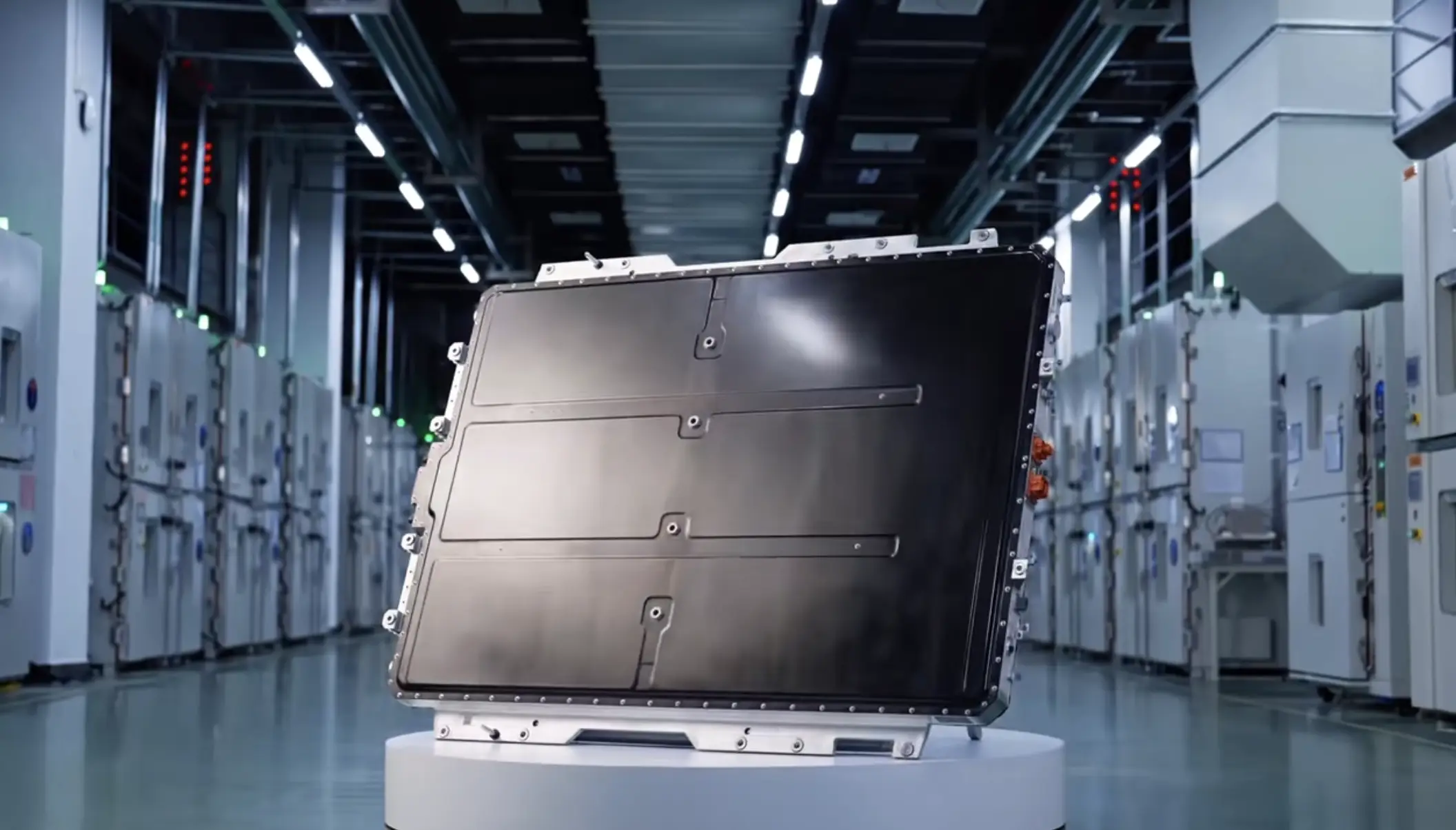 华为巨鲸电池3.0来了!给电池装上“黑匣子”,泡水磕碰都能实时报警 -1 华为巨鲸电池3.0来了!给电池装上“黑匣子”,泡水磕碰都能实时报警 -1