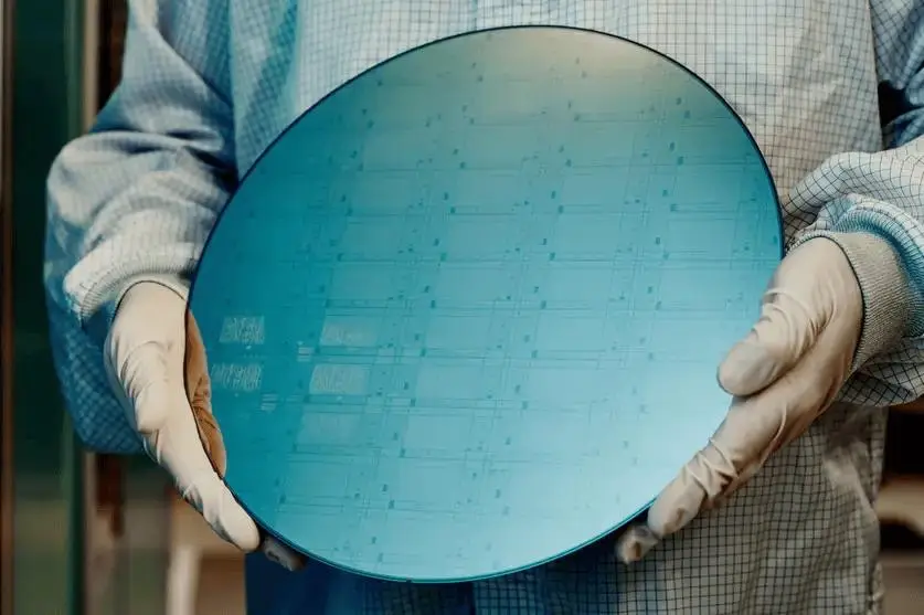 台积电也撑不住了？博通高管爆AI芯片产能告急：交付要等半年！ -1