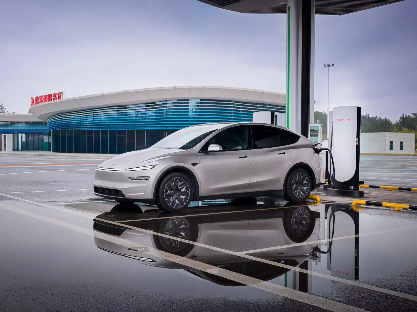 特斯拉重庆高速“撒网”：一口气投55座超充站，212个桩全开放 -1