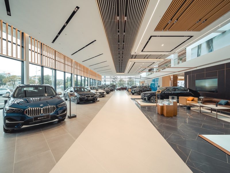 宝马“销冠店”彻底凉了？门店被封车辆被扣，复工承诺再爽约 -1