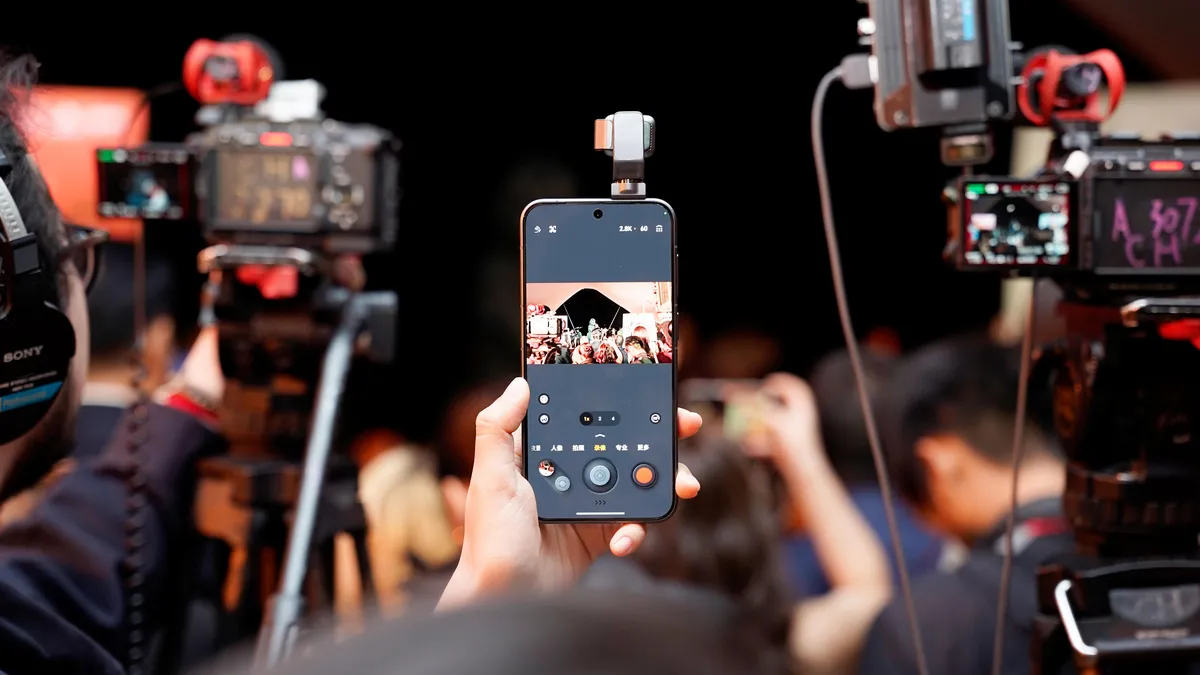 honor robot phone at cannes photo 1.jpg