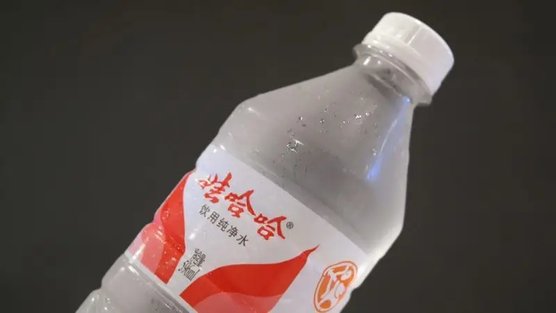 娃哈哈发货暴跌83%,是没人买了,还是宗馥莉在下一盘大棋? -1 娃哈哈发货暴跌83%,是没人买了,还是宗馥莉在下一盘大棋? -1