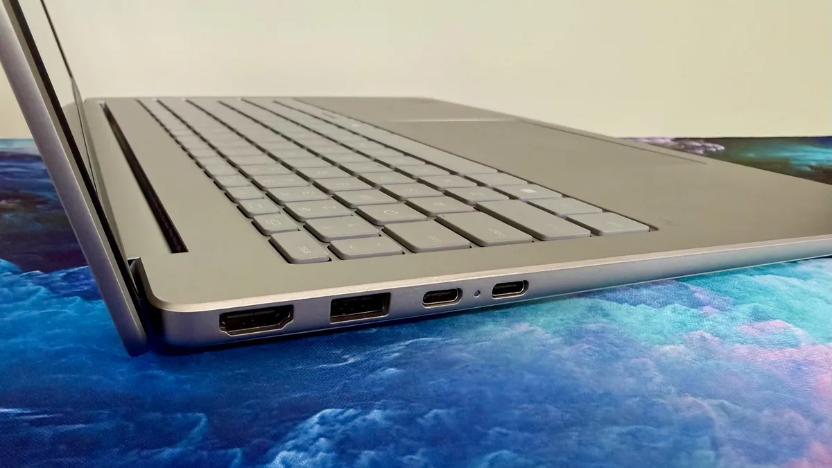 hp omnibook 3 16 ports.jpg