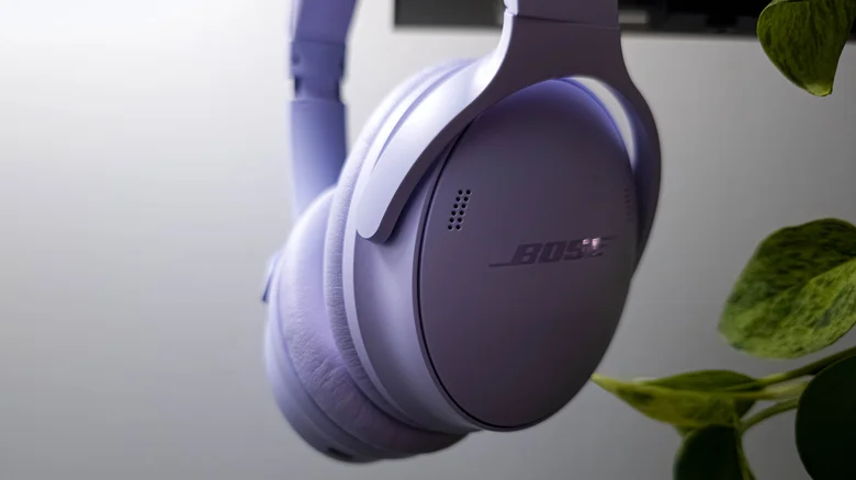 active noise canceling creates anti noise to prevent you from hearing sound 1783724618