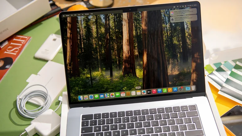what are the pros and cons of the macbook air being fanless 1784056068