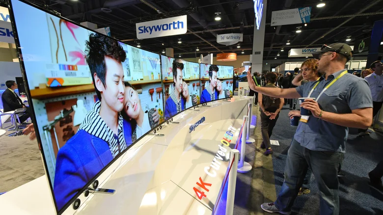 curved tvs werent that immersive 1786727391