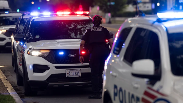 equipment and color differences between american and european police forces 1787156098