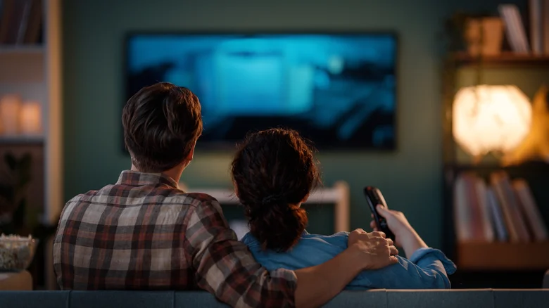 how does digital television differ from analog 1785974169