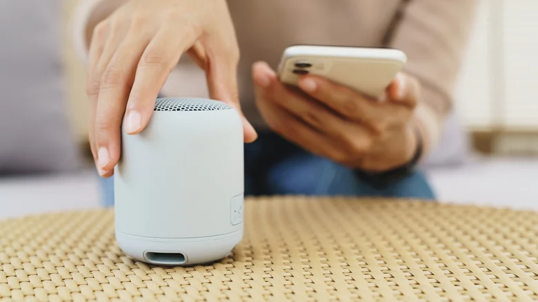 is it better to connect by wi fi or bluetooth 1785414024