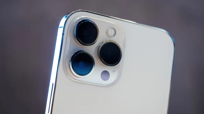 iphones include premium hardware 1787929003
