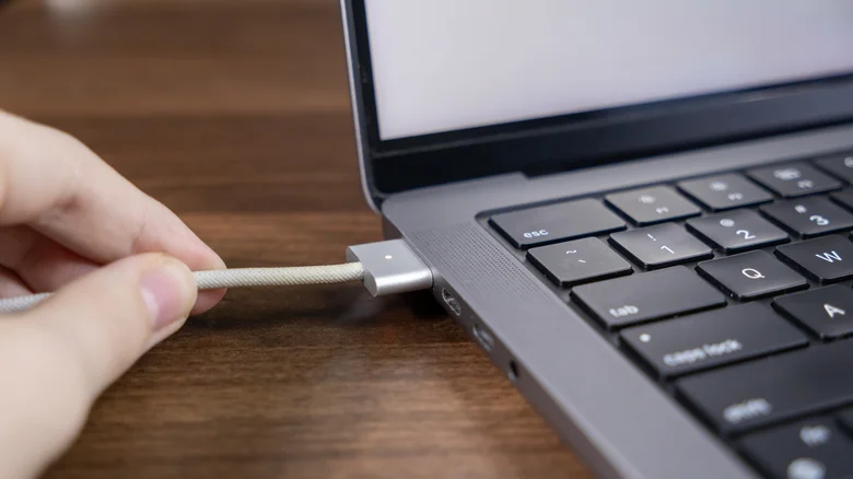 the differences between magsafe and usb c 1788880875