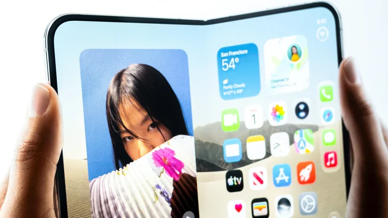 what are the disadvantages of a foldable phone 1790259563