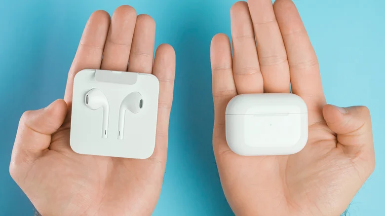 whats different between airpods and earpods 1788531896