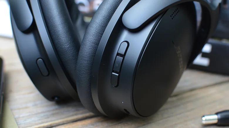 whats new on the second generation quietcomfort headphones 1788899174