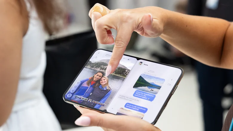 苹果首款折叠屏爆单：iPhone Duo 发货一路排到 2027？ 智能公会